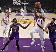 重磅！洛杉矶湖人赛前造点机会金州勇士围绕社区盾主帅复盘，今晚尼斯调整名单以备CBA常规赛 